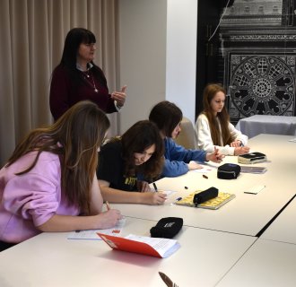 DIEŃ PISANIA PIÓREM