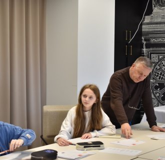 DIEŃ PISANIA PIÓREM