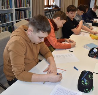 DIEŃ PISANIA PIÓREM