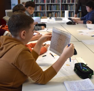 DIEŃ PISANIA PIÓREM