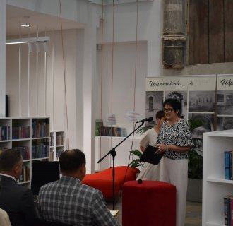 „… z książką przez życie” – pożegnanie długoletniego dyrektora Miejskiej Biblioteki Publicznej w Tarnogrodzie