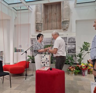 „… z książką przez życie” – pożegnanie długoletniego dyrektora Miejskiej Biblioteki Publicznej w Tarnogrodzie
