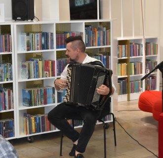 „… z książką przez życie” – pożegnanie długoletniego dyrektora Miejskiej Biblioteki Publicznej w Tarnogrodzie