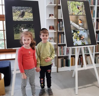 "Pszczółki" zwiedzają bibliotekę