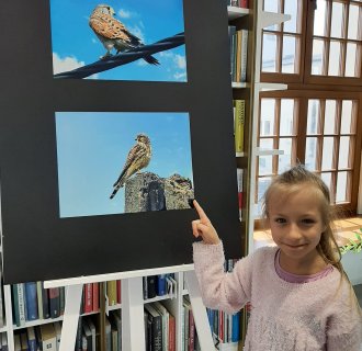 "Pszczółki" zwiedzają bibliotekę