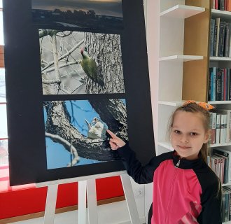 "Pszczółki" zwiedzają bibliotekę