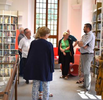 Samorządowcy z Garbowa z wizytą w bibliotece