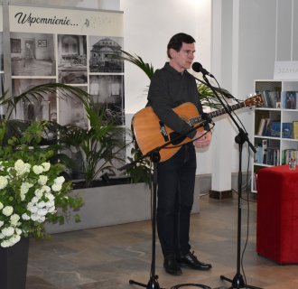 KONCERT POEZJI ŚPIEWANEJ &#34;OD KOCHANOWSKIEGO DO SZYMBORSKIEJ&#34;