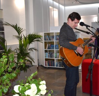 KONCERT POEZJI ŚPIEWANEJ &#34;OD KOCHANOWSKIEGO DO SZYMBORSKIEJ&#34;
