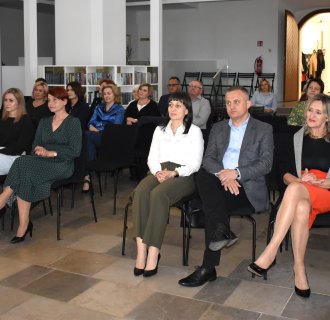 KONCERT POEZJI ŚPIEWANEJ &#34;OD KOCHANOWSKIEGO DO SZYMBORSKIEJ&#34;